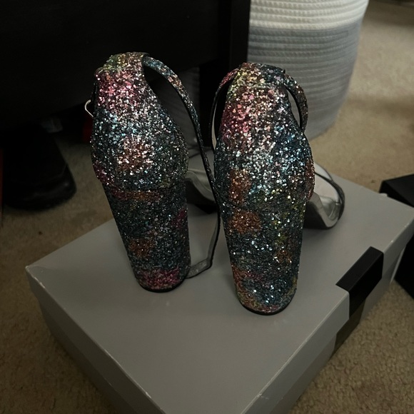 Cute Multi-Colored Heels - Picture 2 of 4